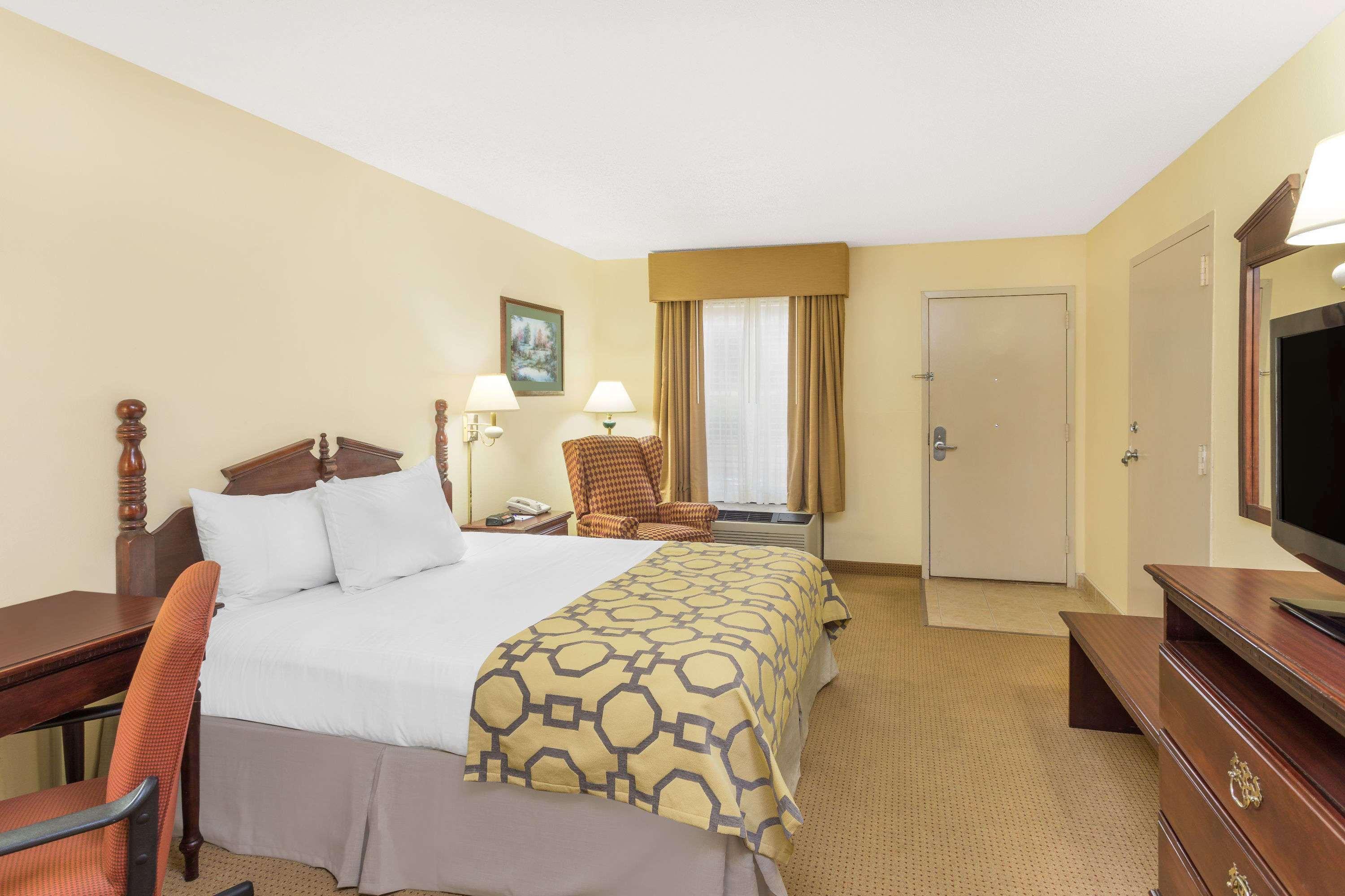Baymont By Wyndham Griffin Hotel Екстериор снимка