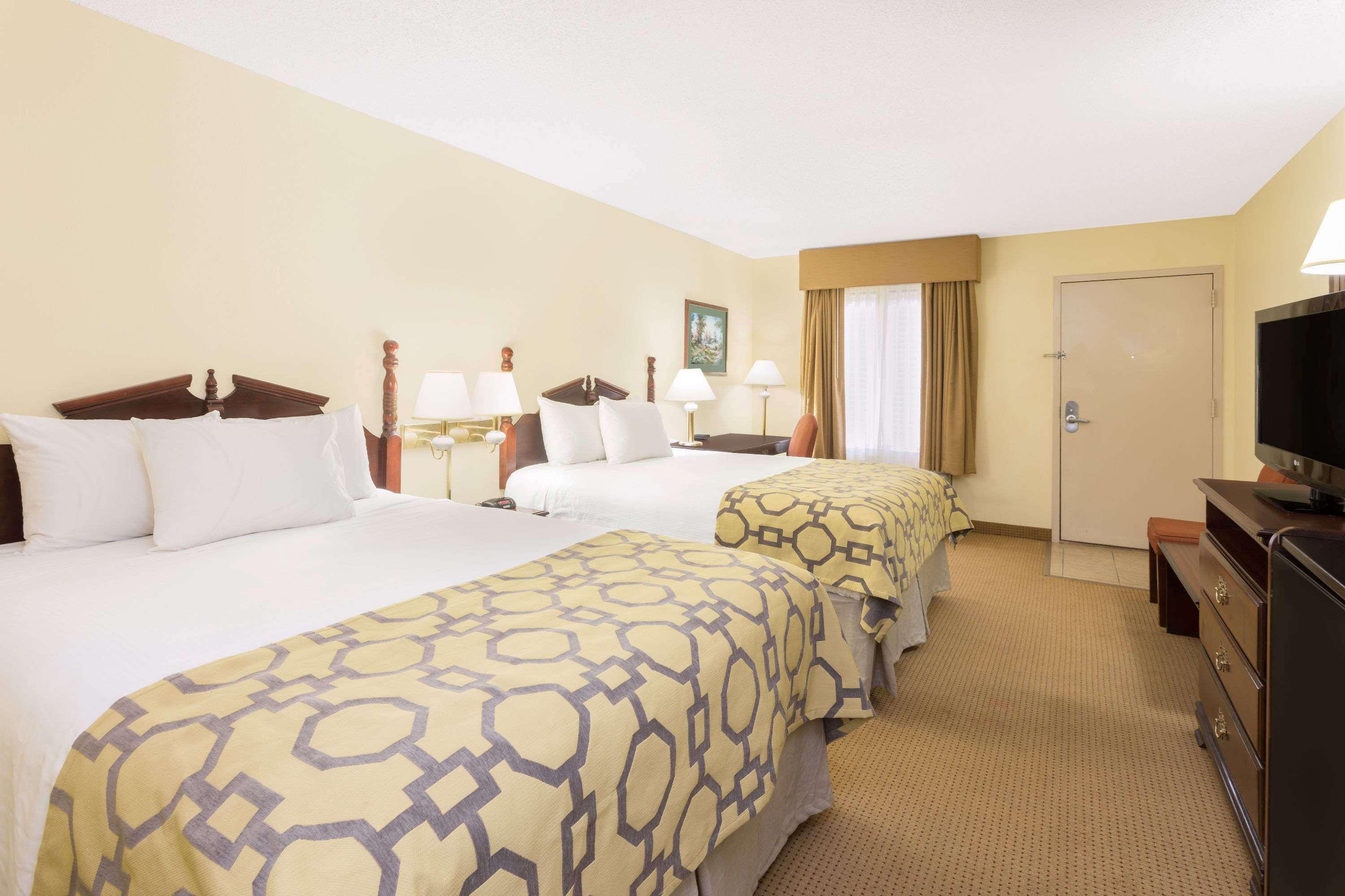 Baymont By Wyndham Griffin Hotel Екстериор снимка