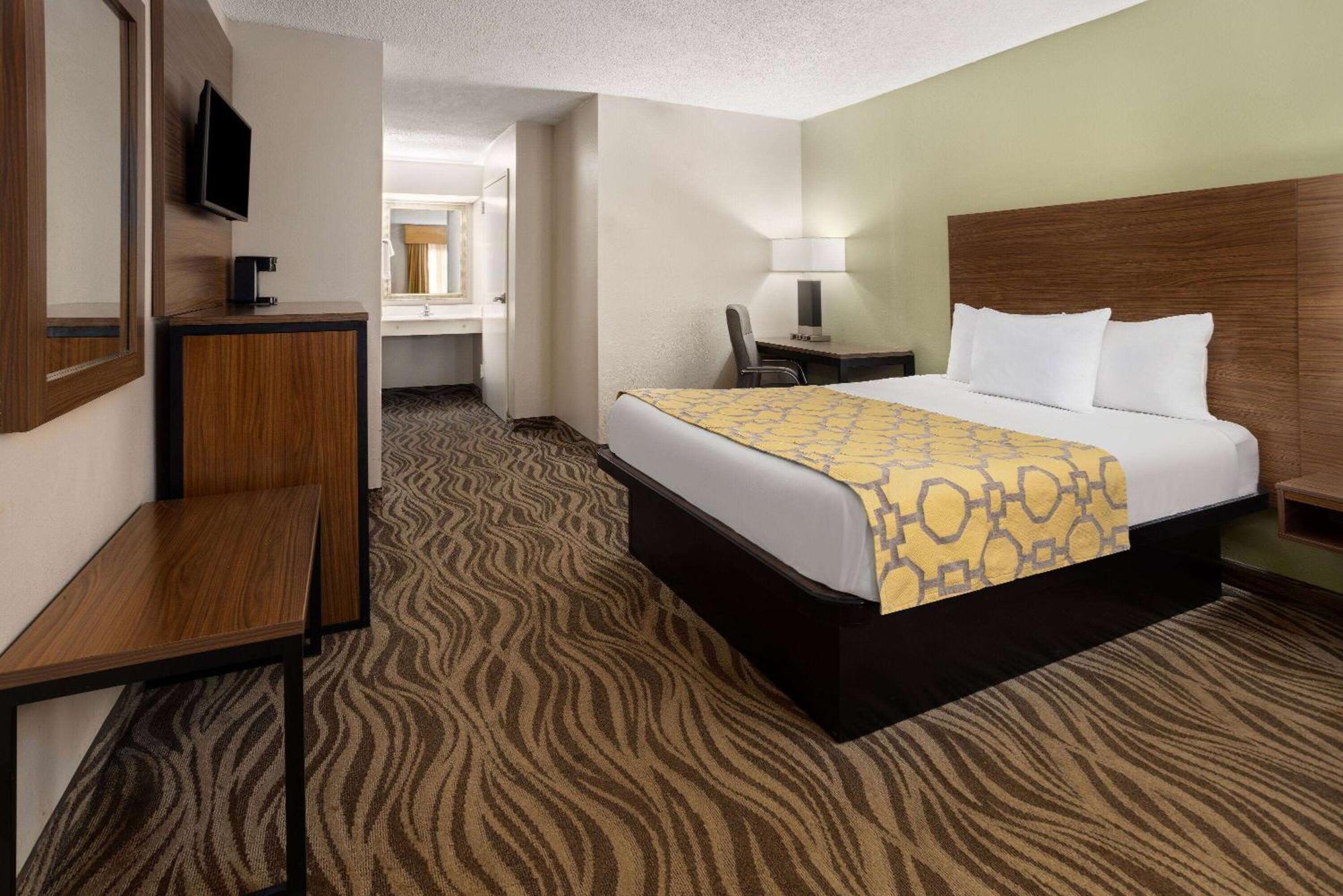 Baymont By Wyndham Griffin Hotel Екстериор снимка