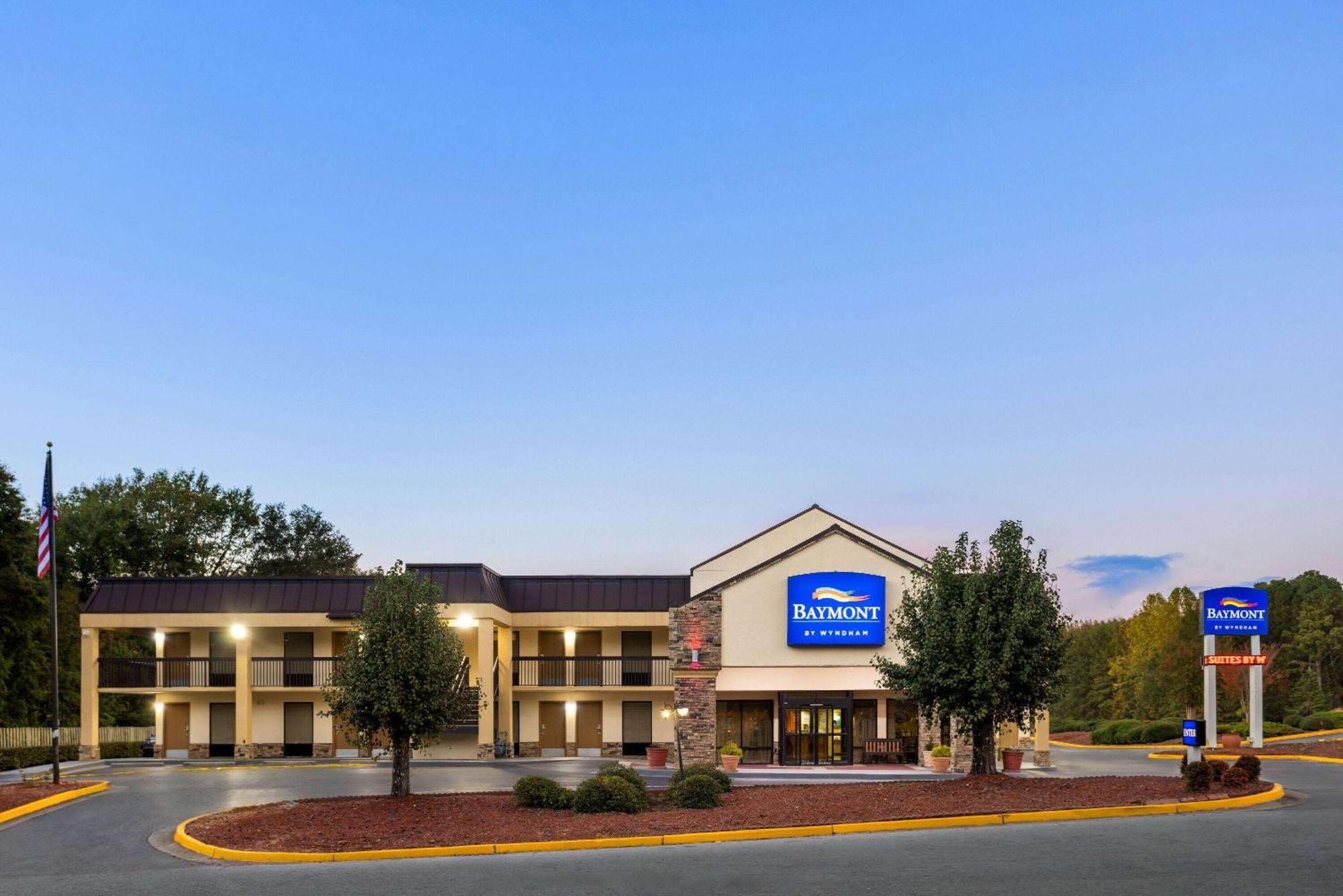 Baymont By Wyndham Griffin Hotel Екстериор снимка