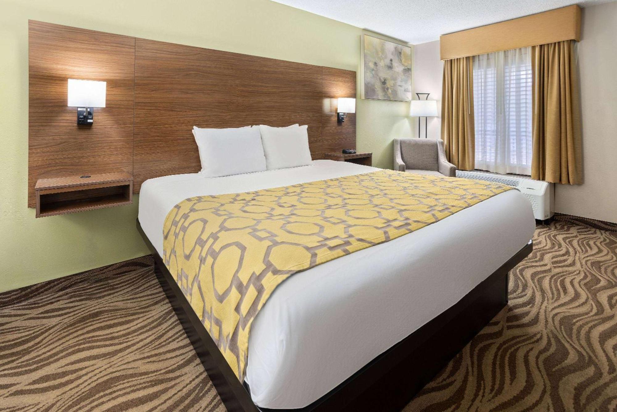 Baymont By Wyndham Griffin Hotel Екстериор снимка
