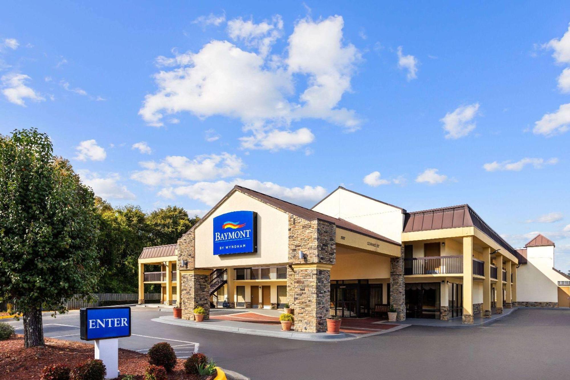 Baymont By Wyndham Griffin Hotel Екстериор снимка