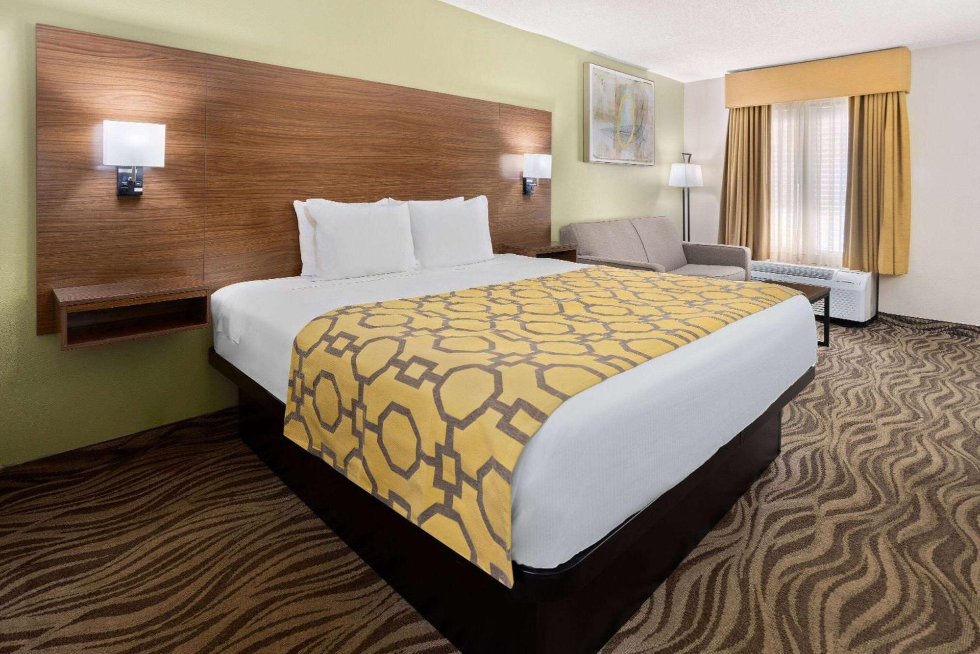 Baymont By Wyndham Griffin Hotel Екстериор снимка
