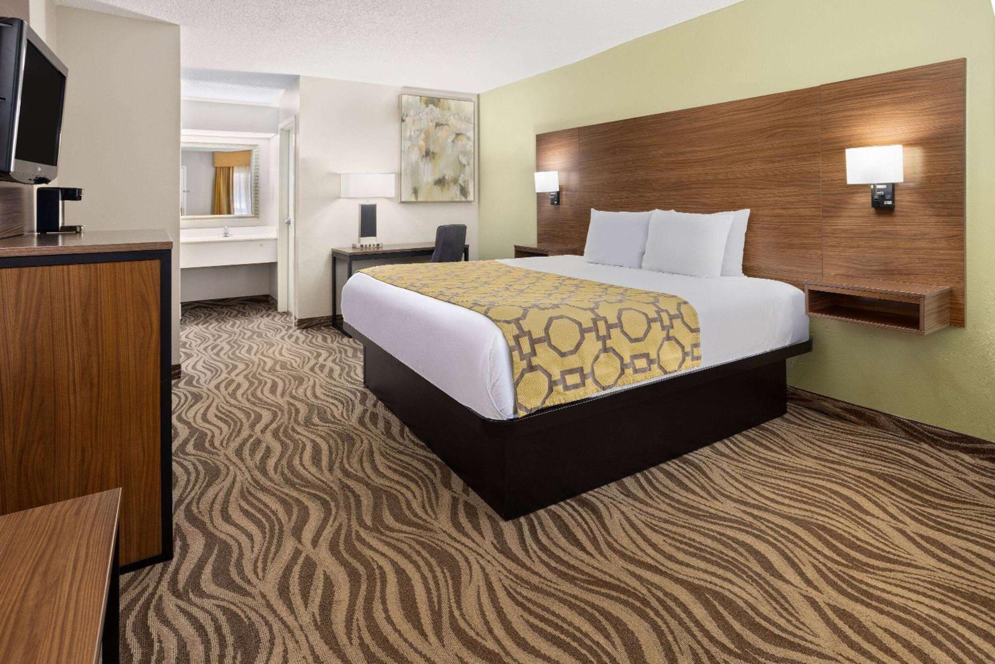 Baymont By Wyndham Griffin Hotel Екстериор снимка